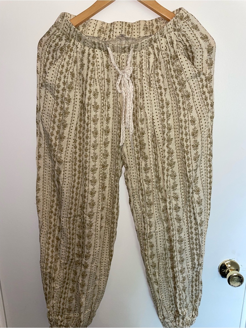 POL Olive Green and Cream Striped Floral Joggers